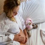 Najczęstsze błędy przed snem u przyszłych mam - sprawdź, czy ich nie popełniasz