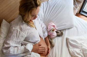 Najczęstsze błędy przed snem u przyszłych mam - sprawdź, czy ich nie popełniasz